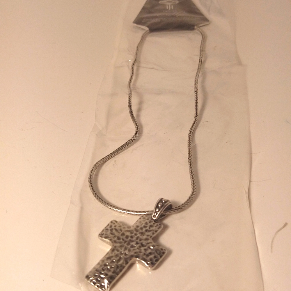Cross necklace silvertone
